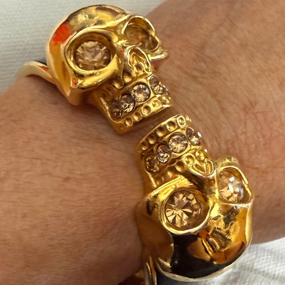 Alexander MCQUEEN Leather Double Skull Bangle Bracelet